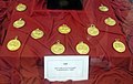 Copia della coppa rimet del 1938 e medagliere d'oro, 02.JPG