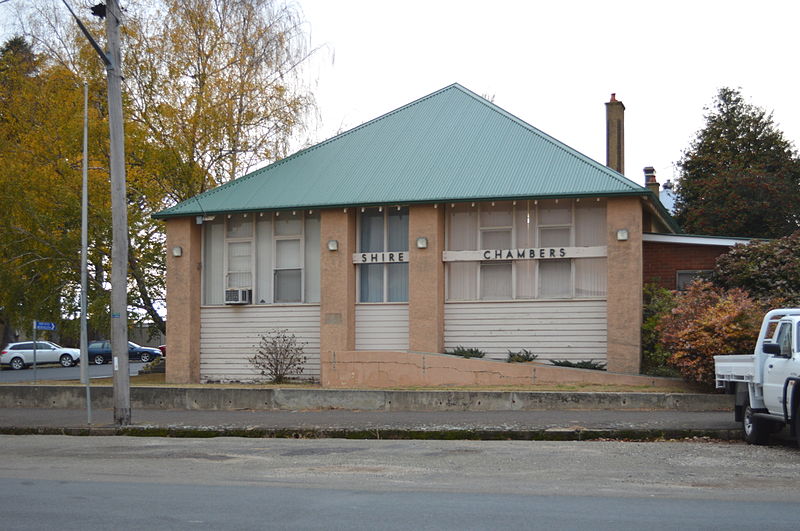 File:Crookwell Shire Council Offices 001.JPG