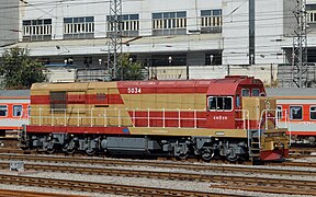 Locomotora DF7G de los ferrocarriles de China. El modelo también fue exportado a Cuba.