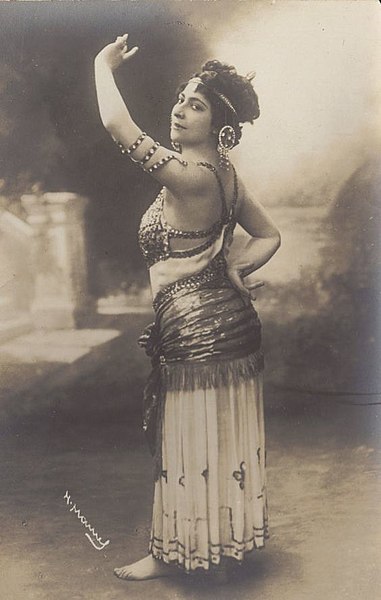 File:Dancer in Costume Oriental 1905.jpg