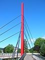 Die Ficellesbréck (Fußgänger–Hängebrücke) mit rotem Pylon