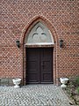 Dorfkirche Güstow (Prenzlau) 2018 Westportal.jpg