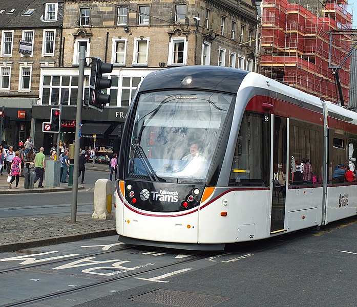 File:Edinburgh trams first day of operation 05.JPG