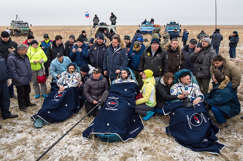 File:Expedition 46 Landing (NHQ201603020004).jpg