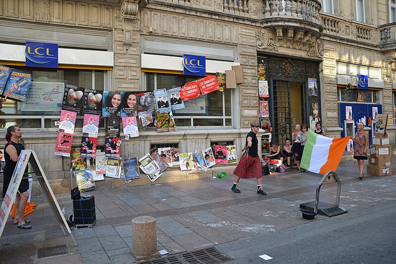 File:Festival d'Avignon - rue de la république 4.JPG