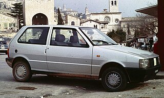 320px-Fiat_Uno_2_p_S_Chiara