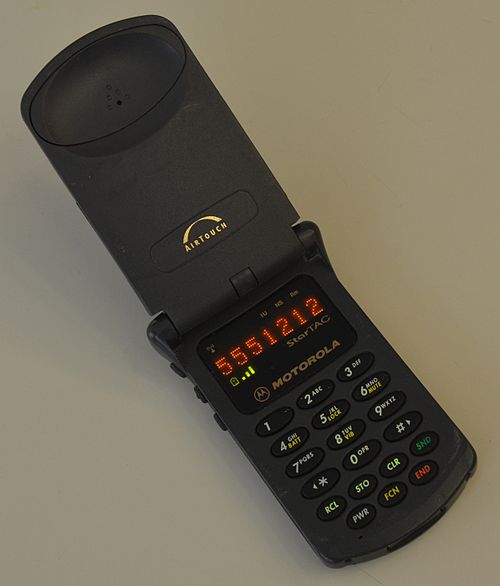 An analogue StarTAC phone