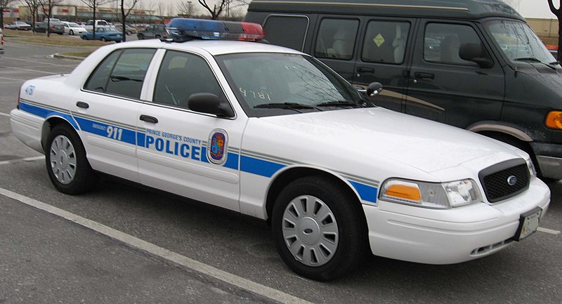 File:Ford-Crown-Victoria-police.jpg