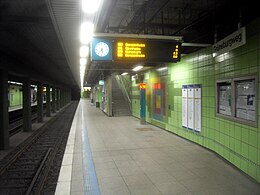 Frankfurt pe Main- U-Bahnhof Grüneburgweg- auf Bahnsteig Richtung Ginnheim, Gonzenheim, Hohemark- Richtung Ginnheim, Gonzenheim, Hohemark 28.3.2010.jpg