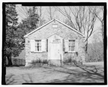 Pintu depan (selatan) fasad. View Utara. - Mount Gilead A. M. E. Gereja, 1940 Holicong Jalan, Buckingham, Bucks County, PA HABS PA-6714-1.tif