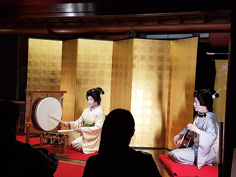 File:Geisha Evening at Kaikaro Teahouse (31744349638).jpg