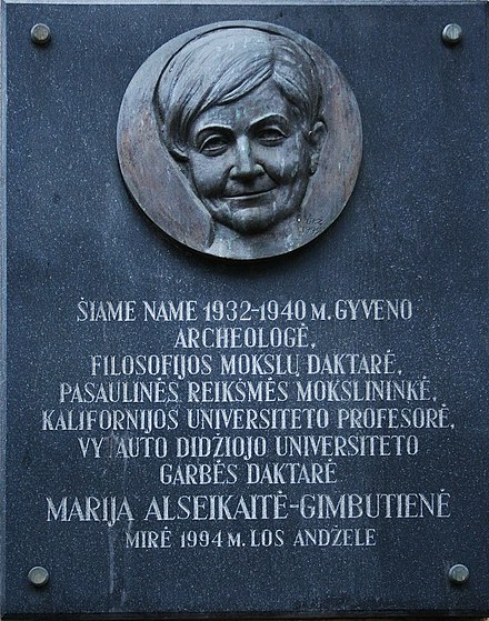 Marija Gimbutienė commemorative plaque in Kaunas, Mickevičius Street
