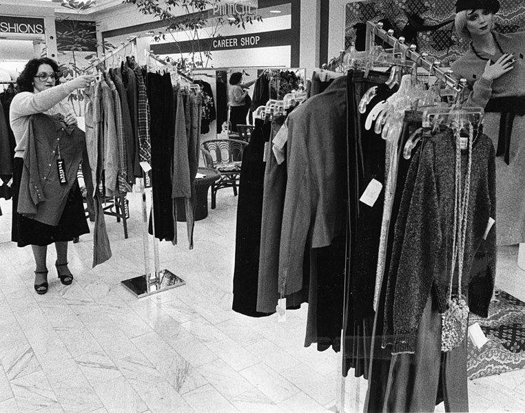 File:Gus Mayer Lake Forest Plaza New Orleans Press Photo 1979.jpg