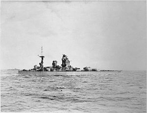 HMS Rodney stoupá po Firth of Forth.jpg