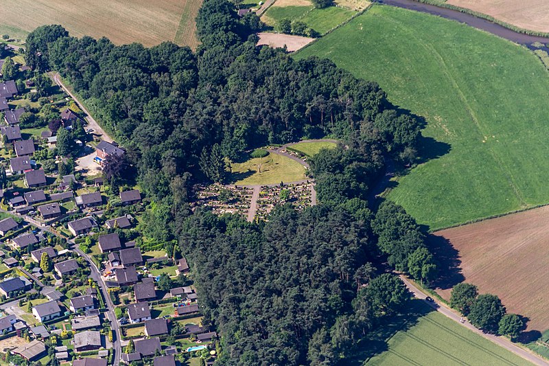 File:Hausdülmen, Friedhof -- 2014 -- 9070.jpg