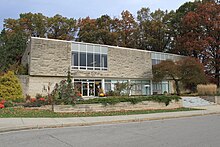 Hidden Lake Gardens Visitor Center Hidden Lake Gardens Visitor Center.JPG