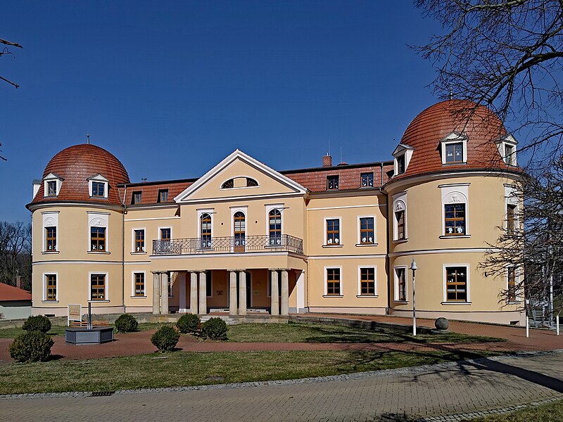 File:Hohendubrau Gebelzig Schloss.jpg