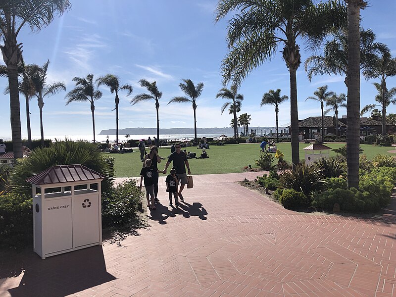 File:Hotel del Coronado 9 2019-04-16.jpg