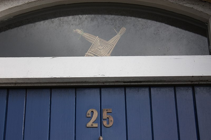 File:House number, New Bridge Street, Downpatrick, February 2010 (02).JPG