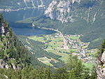 IMG 0966 - Obertraun en Hallstätter See vanuit Eisriesenhöhle.JPG