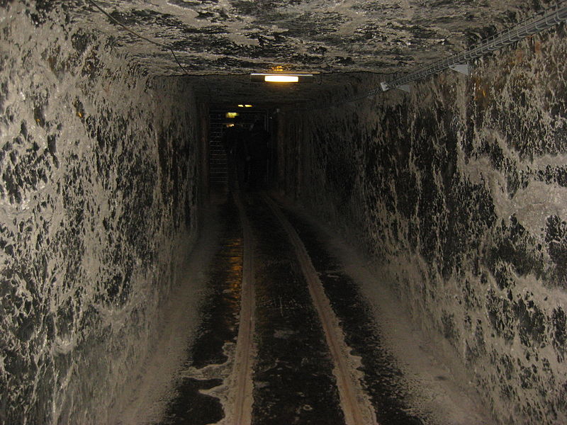 File:Inside Wieliczka.jpg