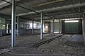 Interieur begane grond, zicht op de begane grond met bestrate grond en kolommen met H-profielen, voor herbestemming, voormalige koekfabriek 1931 - Zaandam - 20424775 - RCE.jpg