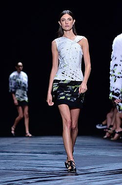יבלונסקי בתצוגת האופנה של ויקטוריה'ס סיקרט לשנת 2014