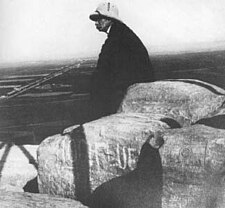Autoportrét Jamesa Ricaltona na Velké pyramidě v egyptské Gize