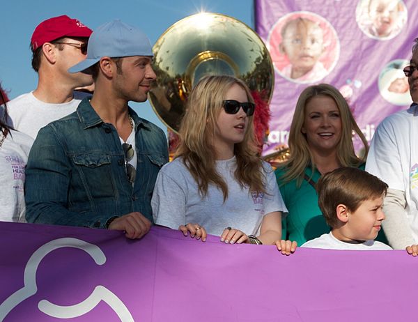 Hart participates in a March of Dimes event with her Melissa & Joey co-stars Joey Lawrence and Taylor Spreitler.