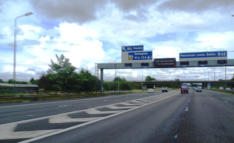 File:Junction 10 M62 Eastbound - geograph.org.uk - 2496726.jpg