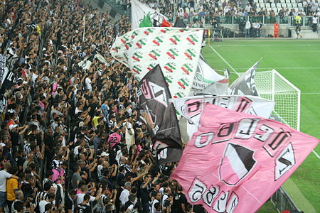 Tập_tin:Juventus_supporters.jpg