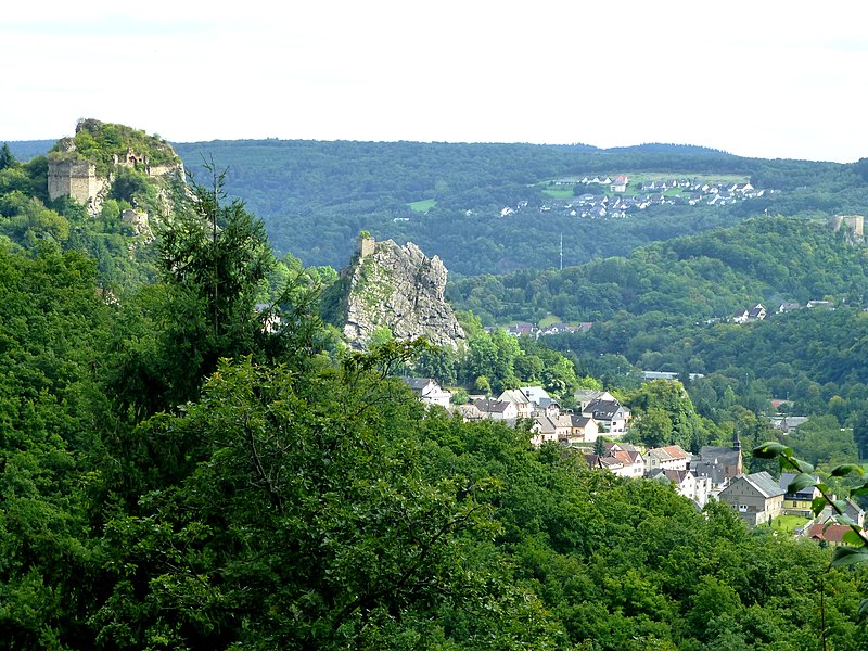 File:Kallenfels – Schloss Wartenstein - Blick auf Kallenfels – Kirn, Berger Weg – Kyrburg und Ortsteil „Vor dem Loh“ - panoramio (1).jpg