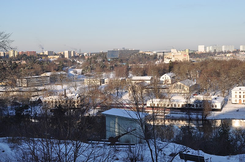 File:Karlbergs slottspark från Stadshagsberget -2.JPG