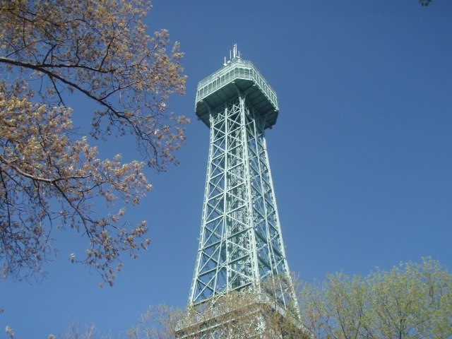 The replica Eiffel Tower at Kings Dominion