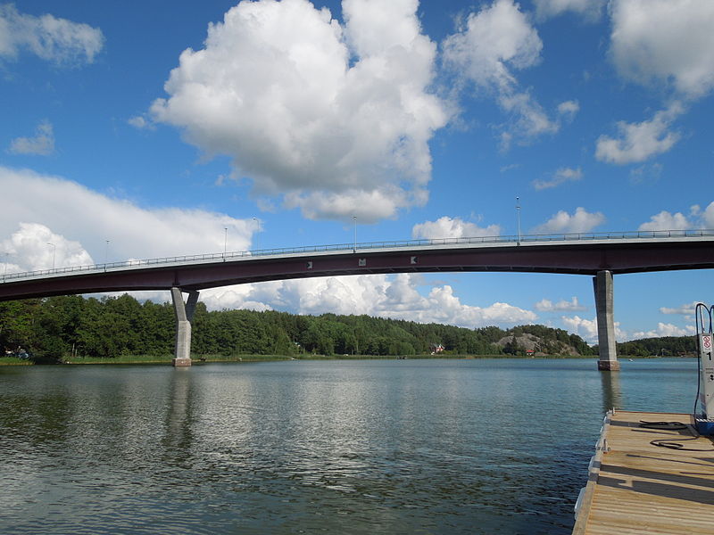 File:Kirkonsalmi bridge, Naantali 2013.JPG