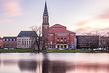 Blick auf das Rathaus und Opernhaus am Kleinen Kiel.