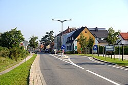 Kleinneusiedl Ortseingang.JPG