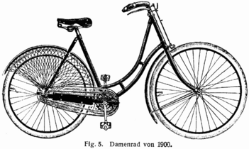 Damcykel, 1900. Även denna med kedjeskydd, stänkskärmar, kjolskydd och broms på framdäcket, men med en stabilare ram (som dock fortfarande var anpassad till kvinnors otympliga klädsel).