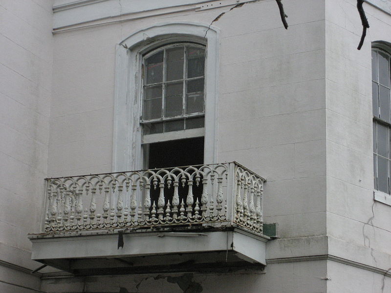 File:LGDRestoringHouseBalcony.jpg