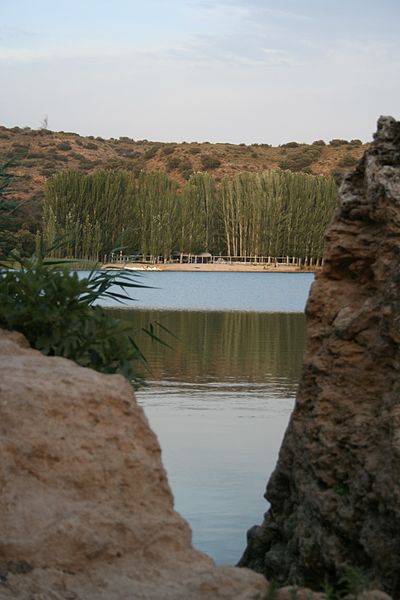 File:Lagunas ruidera 04 JMM.jpg