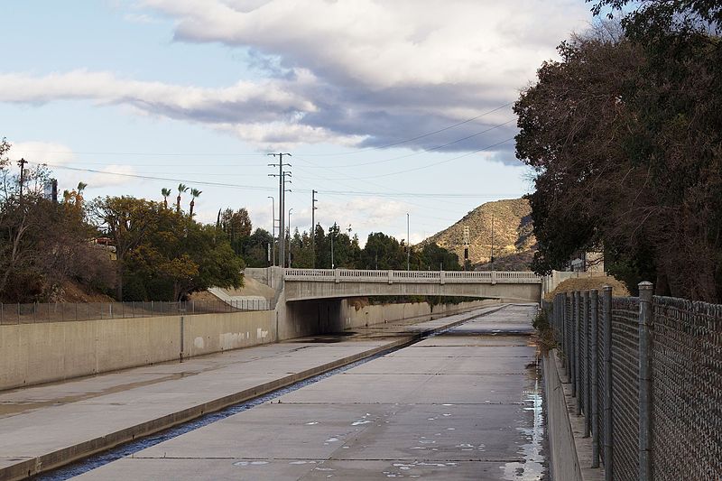 File:Lankershim Blvd at Los Angeles River 2016-11-27.jpg