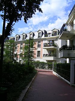 Moderneja asuintaloja Le Raincyssä.