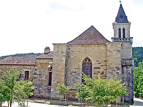 Die Apsis der Kirche mit den Gebäuden des Klosters