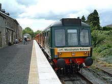 Diesel multiple unit at Leyburn railway station in 2005 LeyburnStation(PaulAllison)Mar2005.jpg