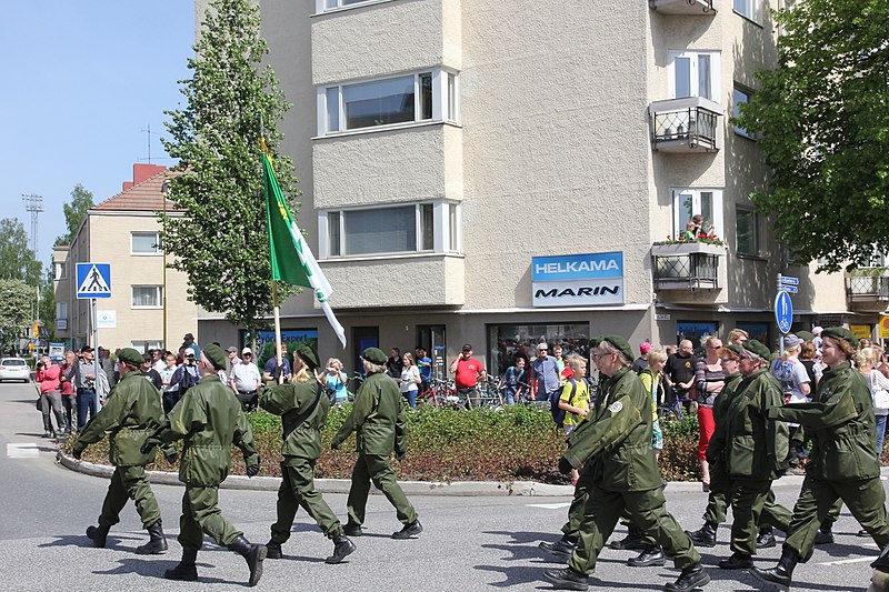 File:Lippujuhlan päivän paraati 2014 041 Sotilaskotiliitto.JPG