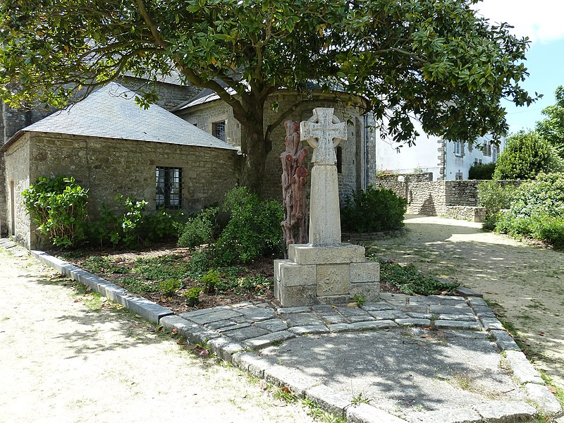 File:Locmariaquer, Notre-Dame-de-Kerdro, calvaire.jpg