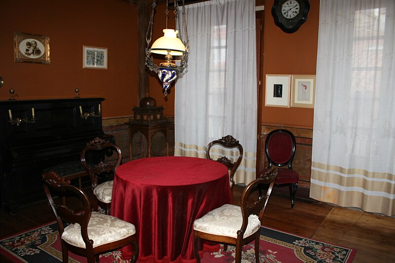 File:Lounge of the Museum of Vicente Risco in Allariz, Ourense, Galicia.jpg