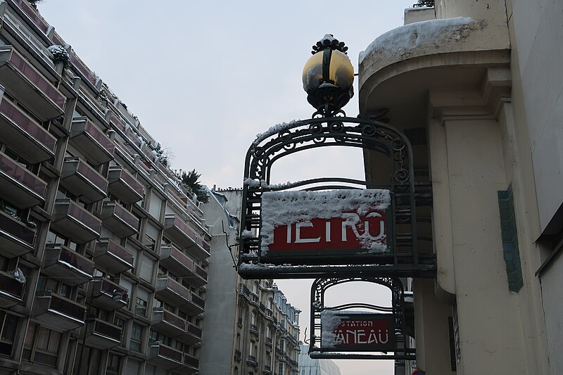 File:Métro Vaneau neige.jpg