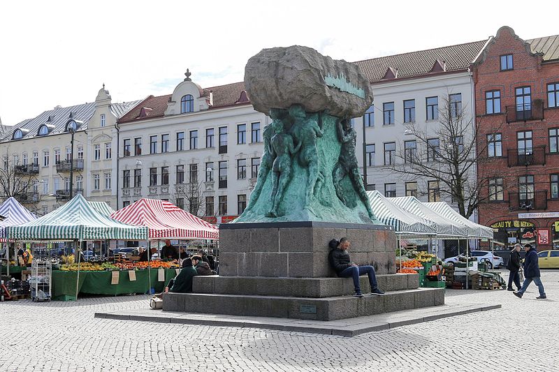 File:Möllevångstorget 2017-2.jpg