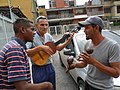 Músicos_cantando_fulías_en_una_calle_en_Venezuela